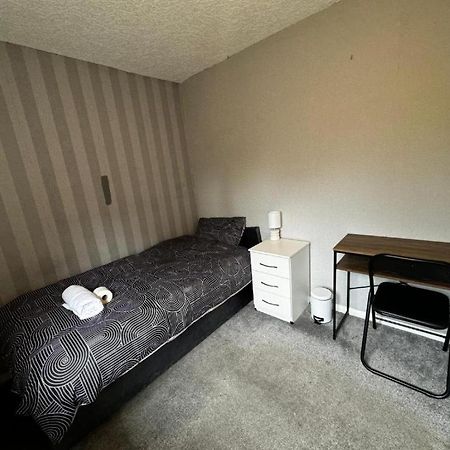 Single Room Xxx Manchester Middleton  Exterior foto